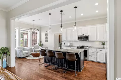 Kitchen - 100 E Bend Pl, Monroe, LA 71201 photo 2 of 5
