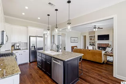 Kitchen - 100 E Bend Pl, Monroe, LA 71201 photo 4 of 5