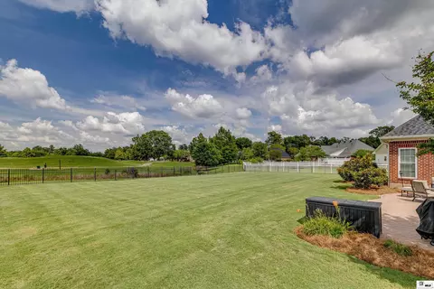 Exterior - 100 E Bend Pl, Monroe, LA 71201 photo 6 of 8