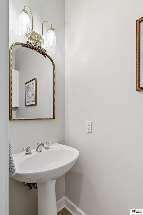 Bath - 100 E Bend Pl, Monroe, LA 71201 photo 5 of 5