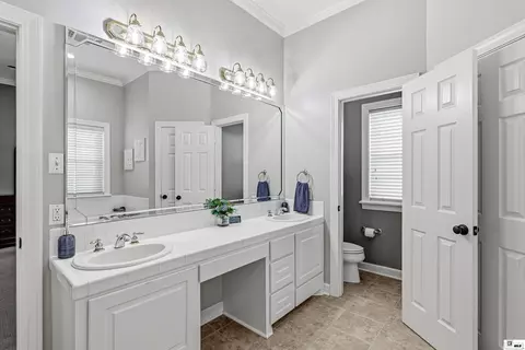 Bath - 100 E Bend Pl, Monroe, LA 71201 photo 2 of 5