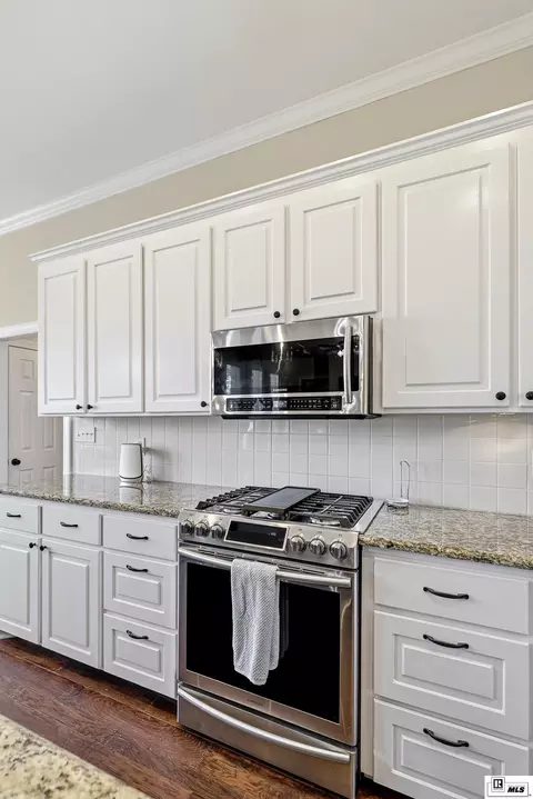 Kitchen - 100 E Bend Pl, Monroe, LA 71201 photo 5 of 5