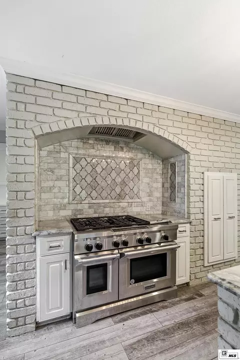 Kitchen - 410 Seals Pl, Monroe, LA 71203 photo 4 of 4