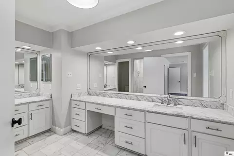 Bath - 410 Seals Pl, Monroe, LA 71203 photo 6 of 10