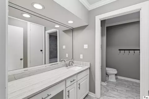 Bath - 410 Seals Pl, Monroe, LA 71203 photo 1 of 10