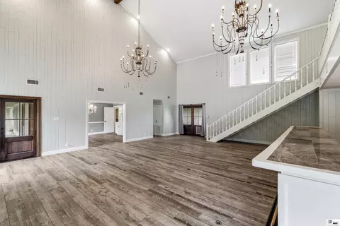 Living - 410 Seals Pl, Monroe, LA 71203 photo 3 of 5