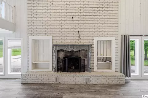 Living - 410 Seals Pl, Monroe, LA 71203 photo 4 of 5