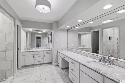 Bath - 410 Seals Pl, Monroe, LA 71203 photo 9 of 10
