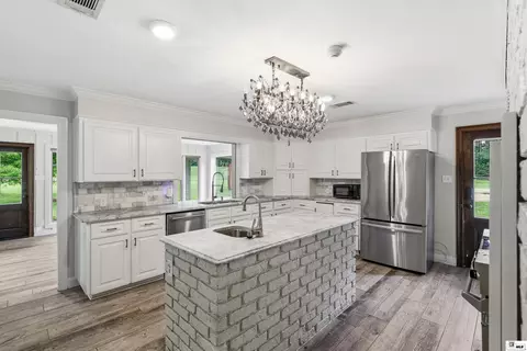 Kitchen - 410 Seals Pl, Monroe, LA 71203 photo 2 of 4