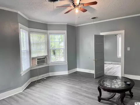 Living - 706 Bres Ave, Monroe, LA 71201 photo 4 of 8