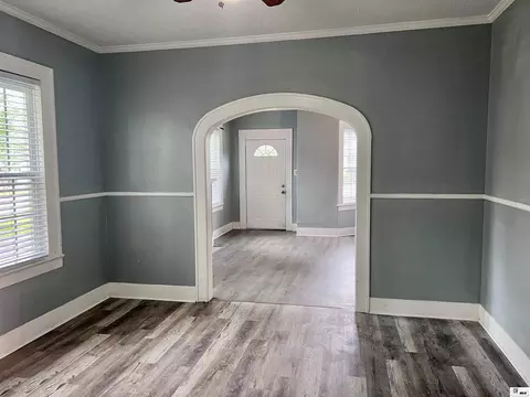 Living - 706 Bres Ave, Monroe, LA 71201 photo 5 of 8