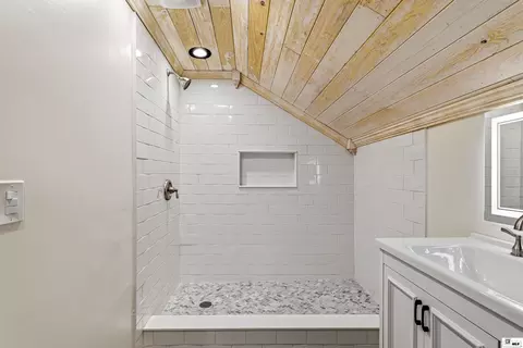 Bath - 3203 Cuba Blvd, Monroe, LA 71201 photo 3 of 4