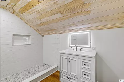 Bath - 3203 Cuba Blvd, Monroe, LA 71201 photo 4 of 4