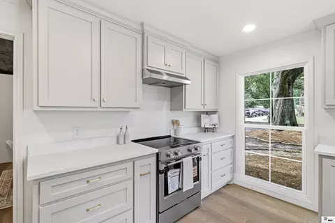 Kitchen - 3203 Cuba Blvd, Monroe, LA 71201 photo 4 of 4