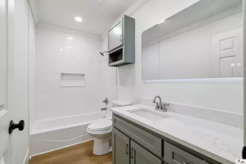 Bath - 3203 Cuba Blvd, Monroe, LA 71201 photo 1 of 4