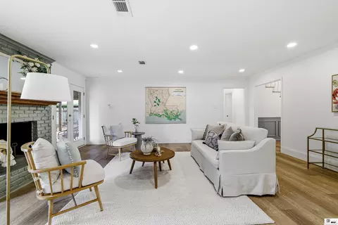 Living - 3203 Cuba Blvd, Monroe, LA 71201 photo 1 of 2