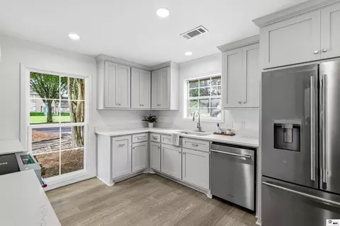 Kitchen - 3203 Cuba Blvd, Monroe, LA 71201 photo 3 of 4