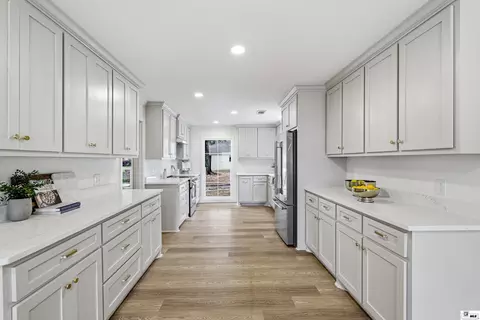 Kitchen - 3203 Cuba Blvd, Monroe, LA 71201 photo 2 of 4