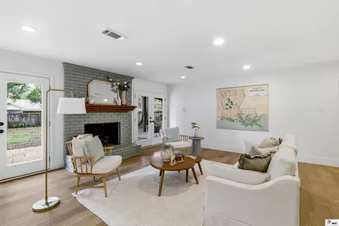 Living - 3203 Cuba Blvd, Monroe, LA 71201 photo 2 of 2