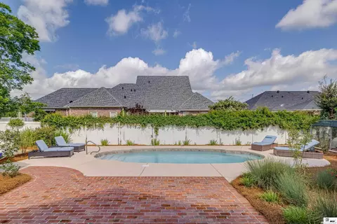 Exterior - 4 Melrose Ct, Monroe, LA 71203 photo 6 of 9