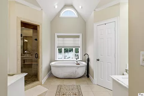 Bath - 4 Melrose Ct, Monroe, LA 71203 photo 1 of 7
