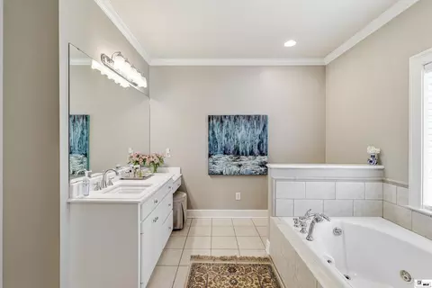 Bath - 4 Melrose Ct, Monroe, LA 71203 photo 4 of 7