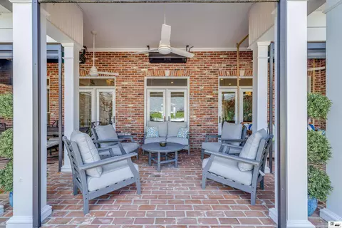 Exterior - 4 Melrose Ct, Monroe, LA 71203 photo 5 of 9