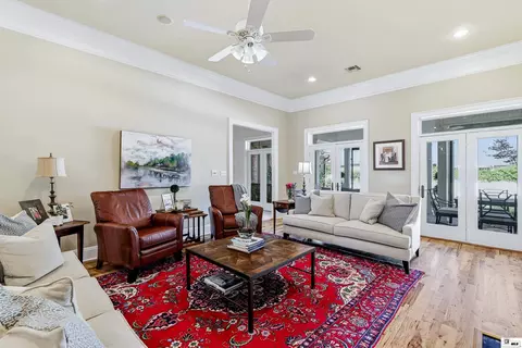 Living - 4 Melrose Ct, Monroe, LA 71203 photo 3 of 3