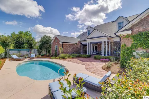 Exterior - 4 Melrose Ct, Monroe, LA 71203 photo 4 of 9