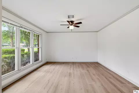 Living - 309 Fortune Dr, Monroe, LA 71203 photo 2 of 8