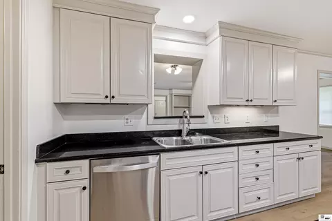 Kitchen - 309 Fortune Dr, Monroe, LA 71203 photo 3 of 5