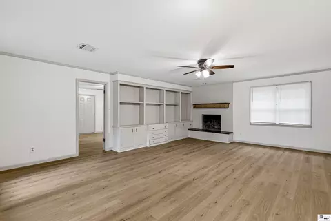 Living - 309 Fortune Dr, Monroe, LA 71203 photo 6 of 8