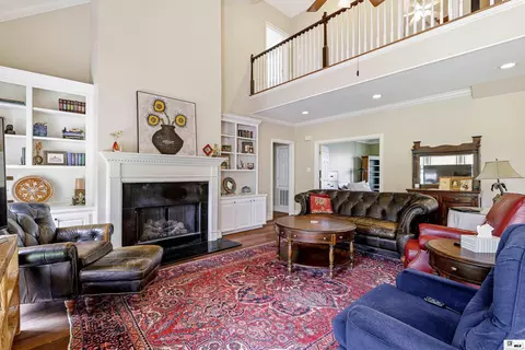 Living - 2907 Deborah Dr, Monroe, LA 71201 photo 2 of 3
