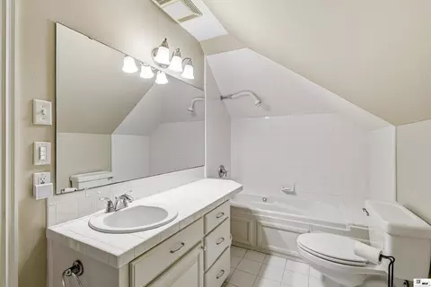 Bath - 2907 Deborah Dr, Monroe, LA 71201 photo 5 of 6