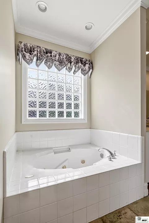 Bath - 2907 Deborah Dr, Monroe, LA 71201 photo 2 of 6