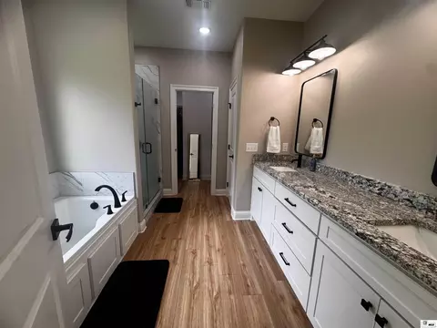 Bath - 273 Oak Alley Dr, Ruston, LA 71270 photo 1 of 3