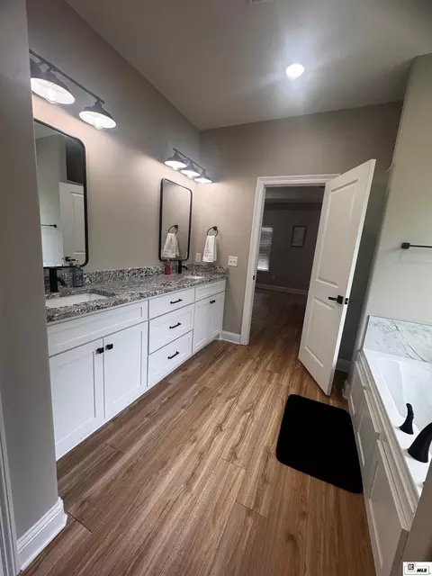 Bath - 273 Oak Alley Dr, Ruston, LA 71270 photo 2 of 3