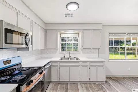818 E Rimes Cir, Monroe, LA 71201 photo 5