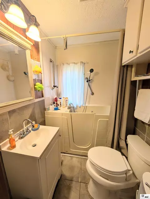 Bath - 1406 Lee Ave, Bastrop, LA 71220 photo 1 of 1