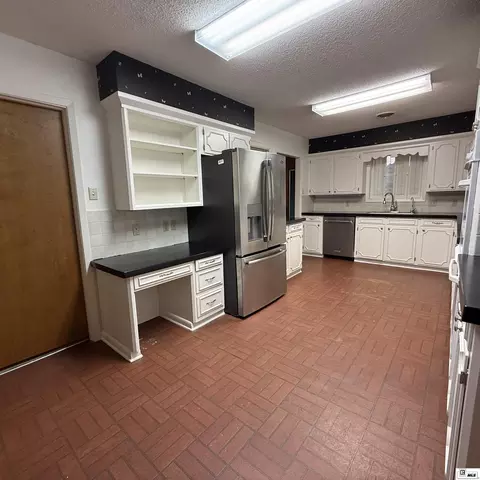 Kitchen - 2305 N Vienna St, Ruston, LA 71270 photo 4 of 5