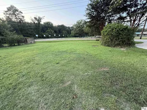 Exterior - 2305 N Vienna St, Ruston, LA 71270 photo 6 of 9