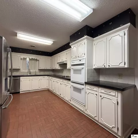 Kitchen - 2305 N Vienna St, Ruston, LA 71270 photo 3 of 5