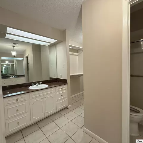 Bath - 2305 N Vienna St, Ruston, LA 71270 photo 3 of 3