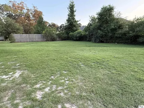 Exterior - 2305 N Vienna St, Ruston, LA 71270 photo 7 of 9