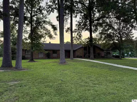 Exterior - 2305 N Vienna St, Ruston, LA 71270 photo 2 of 9