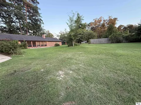Exterior - 2305 N Vienna St, Ruston, LA 71270 photo 3 of 9