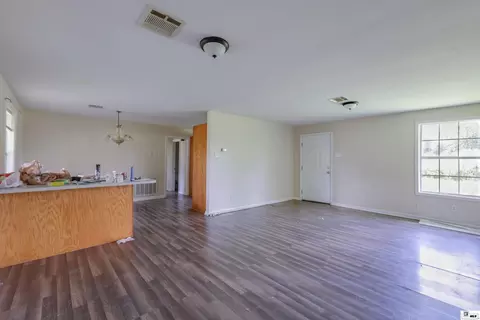 Living - 1948 Harmon Johnson Rd, Monroe, LA 71202 photo 1 of 4