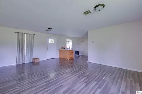 Living - 1948 Harmon Johnson Rd, Monroe, LA 71202 photo 2 of 4