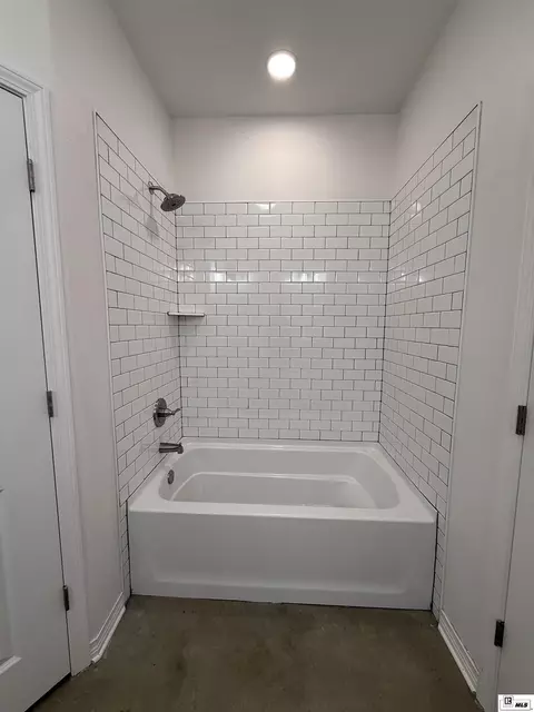 Bath - 2904 Sequoia Ave, Ruston, LA 71270 photo 2 of 4
