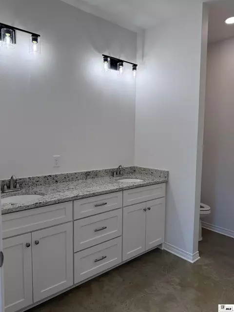Bath - 2904 Sequoia Ave, Ruston, LA 71270 photo 1 of 4